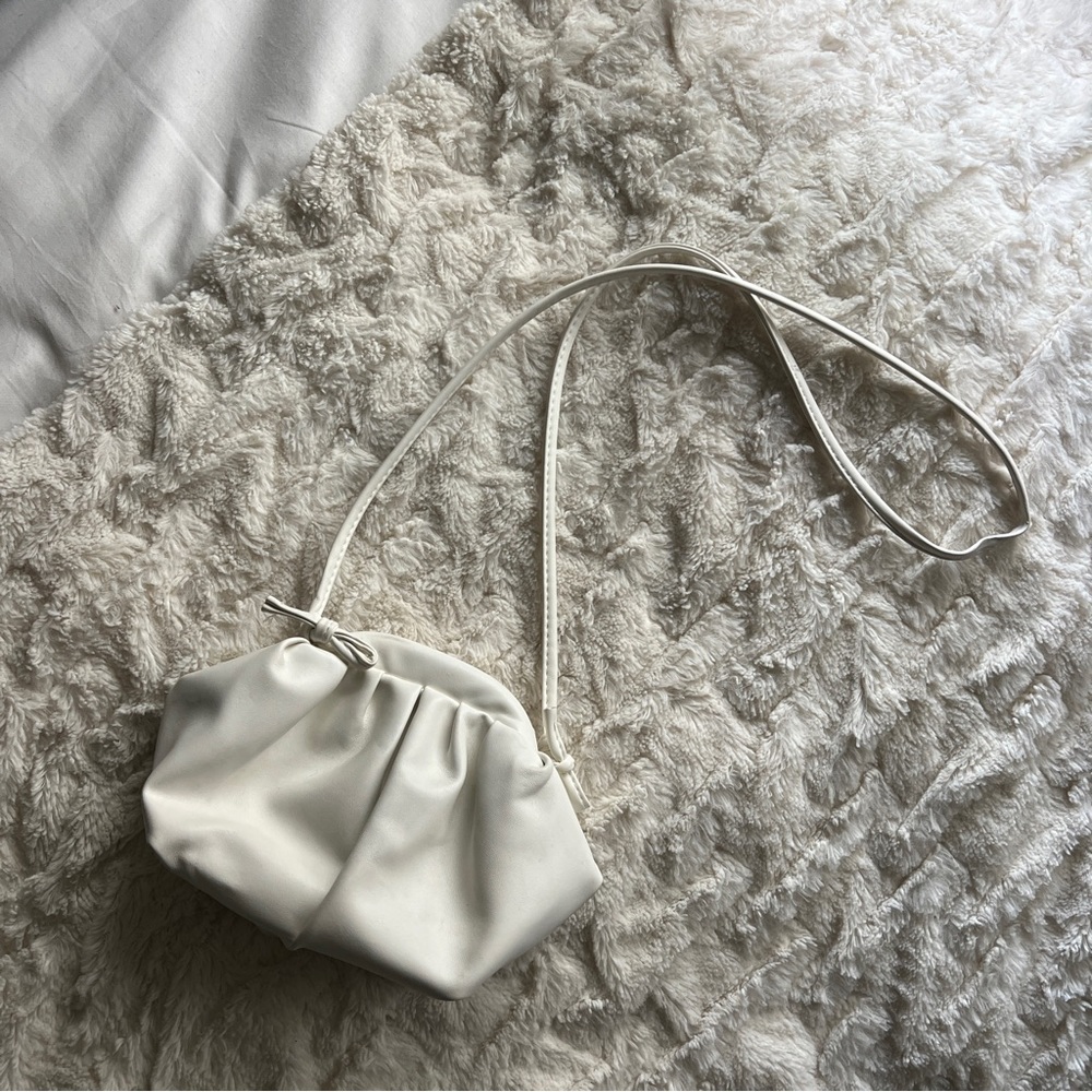 🛒 3/$15 - Soft White Crossbody Pouch Bag